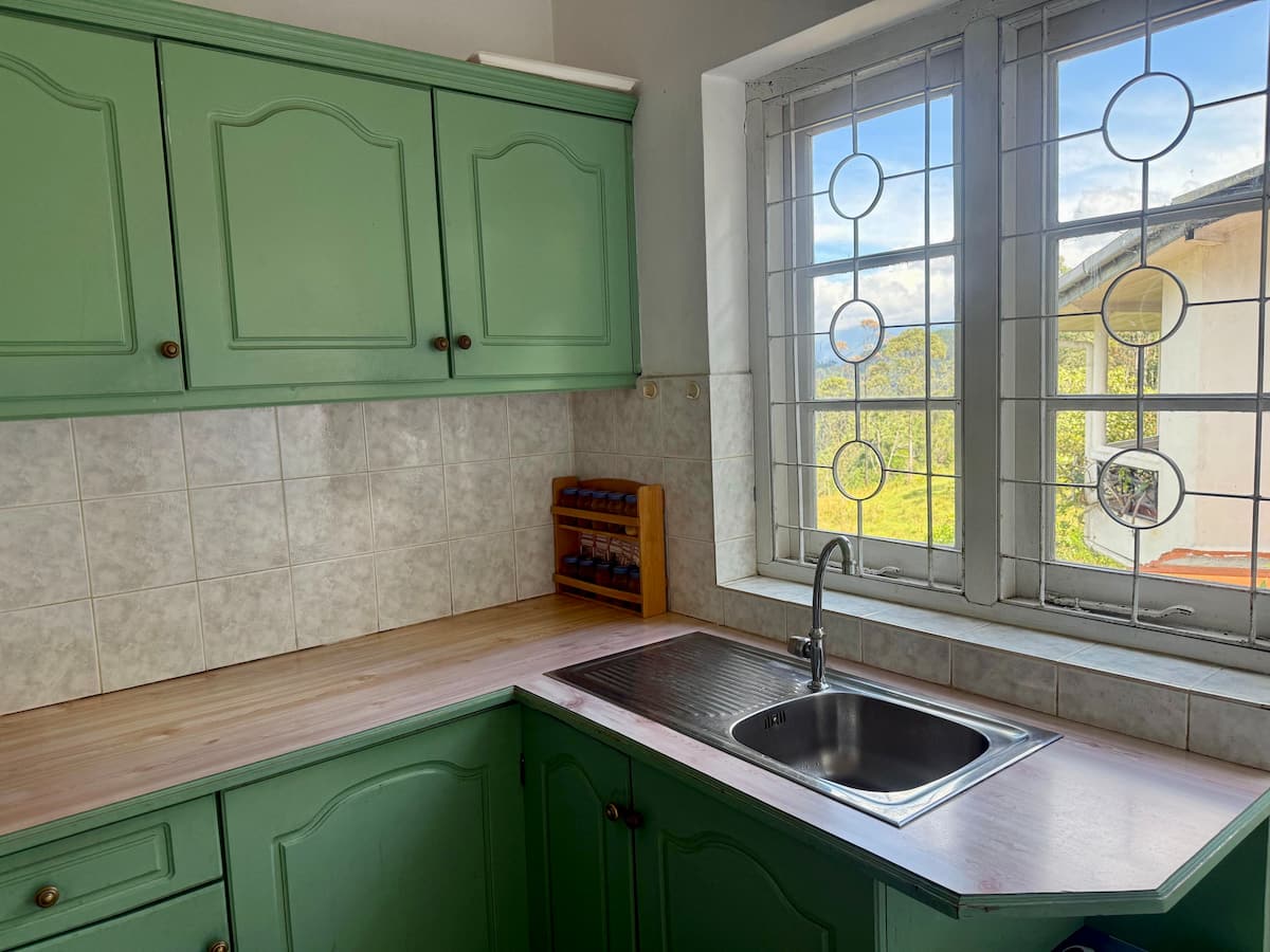 Kitchen sink and worktop at Villa Krista, Ella