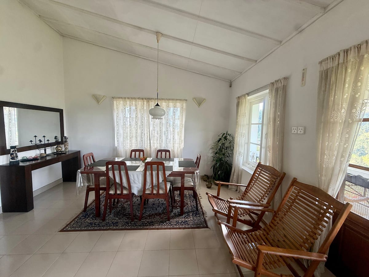 Dining table and seating in Villa Krista’s living and dining area