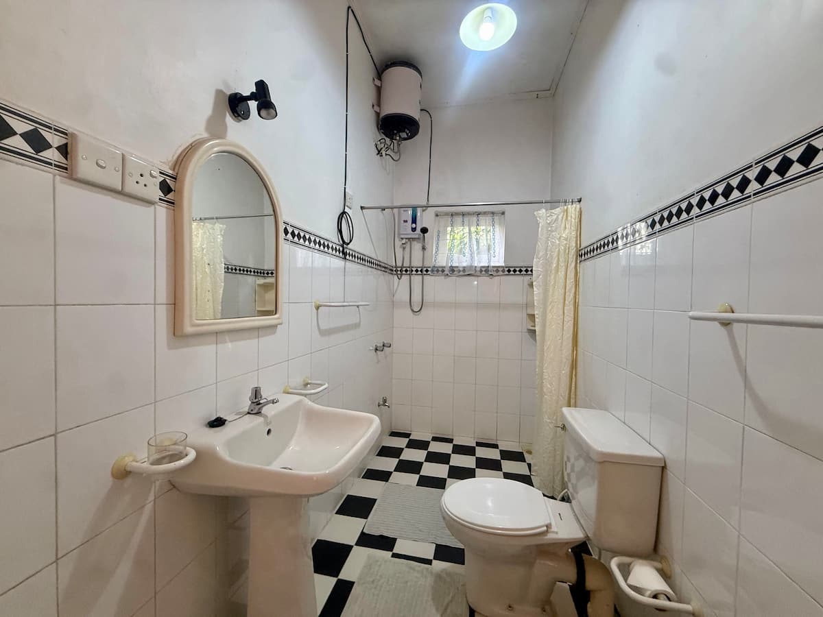 Bathroom basin and mirror at Villa Krista, Ella
